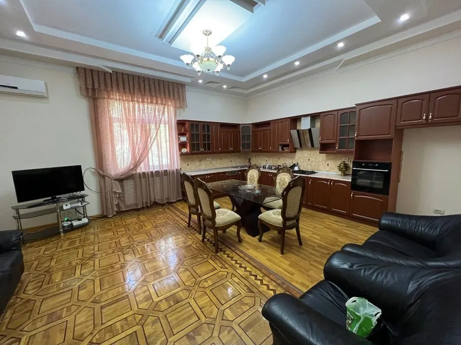 Сдаётся 6-комнатный дом, 220 м², 1 этаж — Юнусабадский район