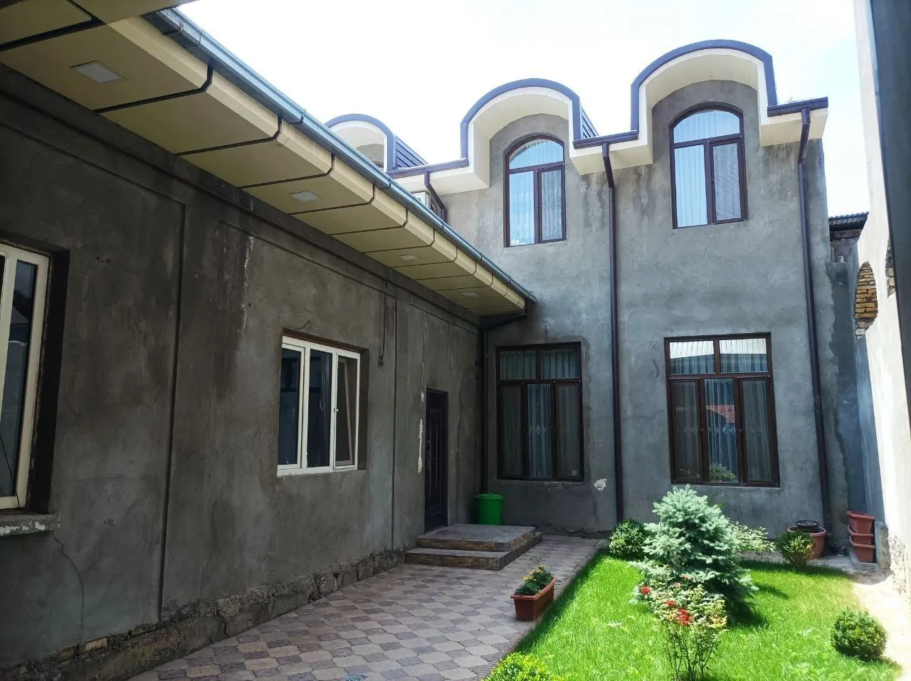 Ijaraga beriladi 6 xonali hovli uy, 270 m² — Yakkasaroy tumani