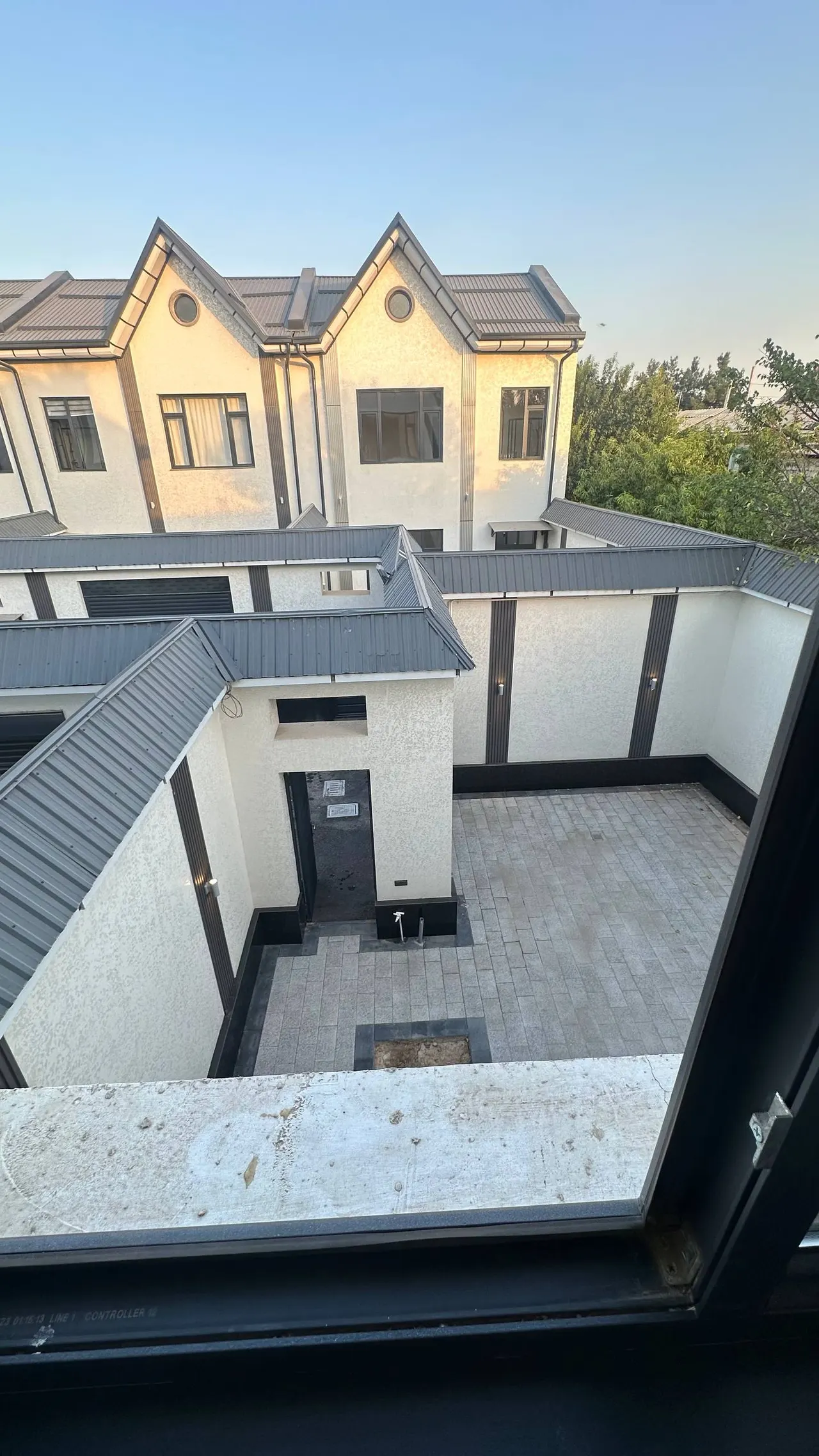 Sotiladi 6 xonali hovli uy, 1,7 sotix, 3 qavatli — Yunusobod tumani