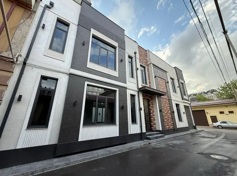 Продаётся коммерческое помещение, 551 м², 2 сот. — Яккасарайский район