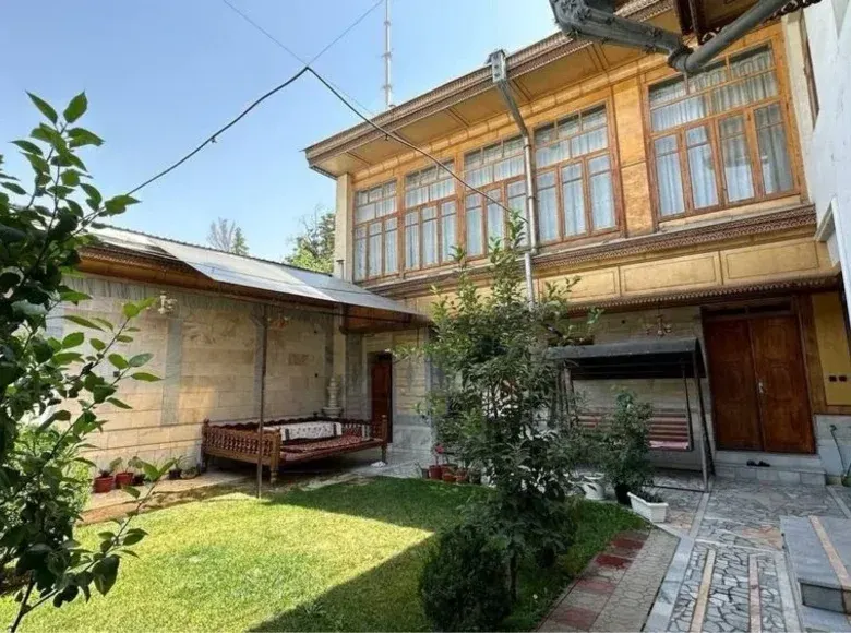 Sotiladi 9 xonali hovli uy, 3.8 sotix, 270 m² — Yunusobod tumani