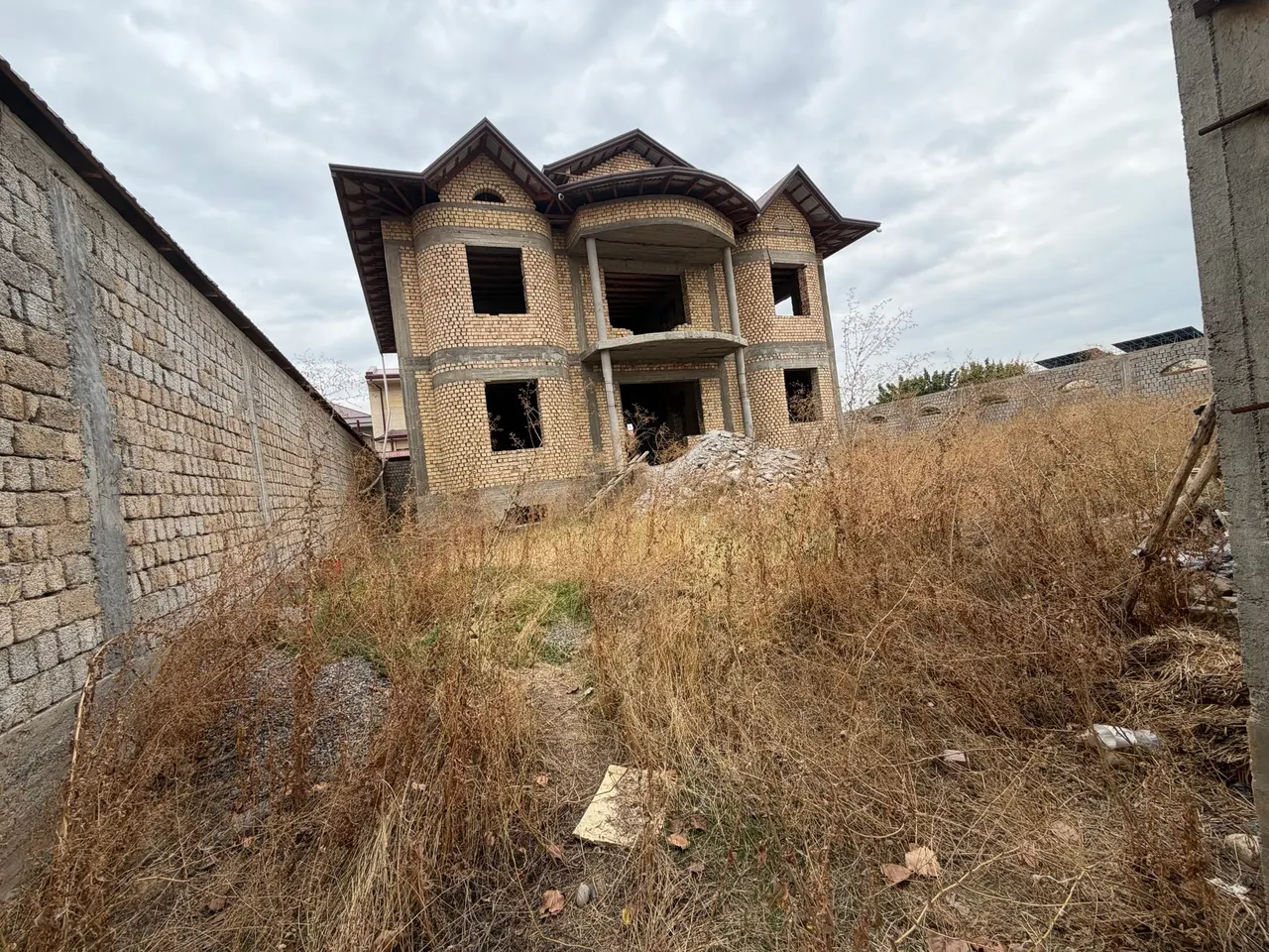 Продаётся дом, 10 сот., 3 этажа — Кибрайский район