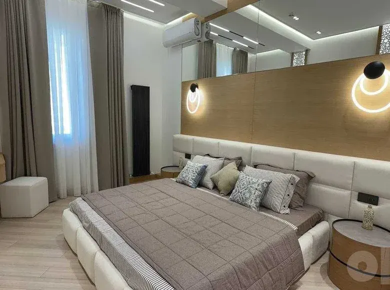 Продаётся 4-комнатная квартира, 106 м², 8/14 этаж — Мирабадский район