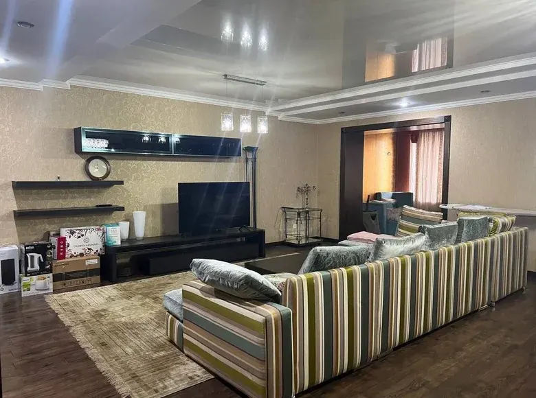 Сотилади 6 хонали квартира, 220 м², 5/5 қават — Миробод тумани