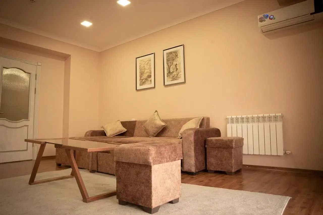 Ижарага берилади 2 хонали квартира, 56 м², 1/5 қават — Яккасарой тумани