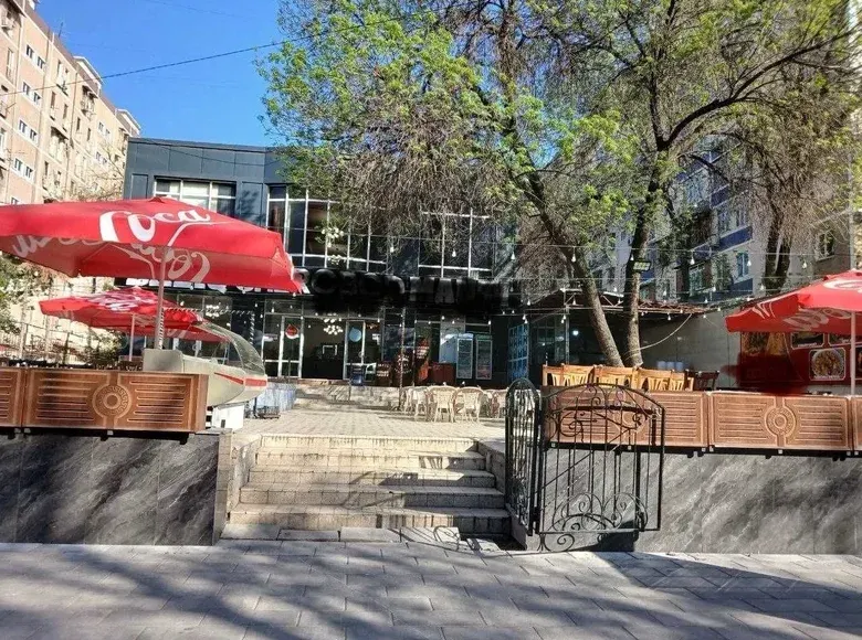 Сотилади тижорат биноси, 600 м², 2.6 сотих, 1/2 қават — Чилонзор тумани