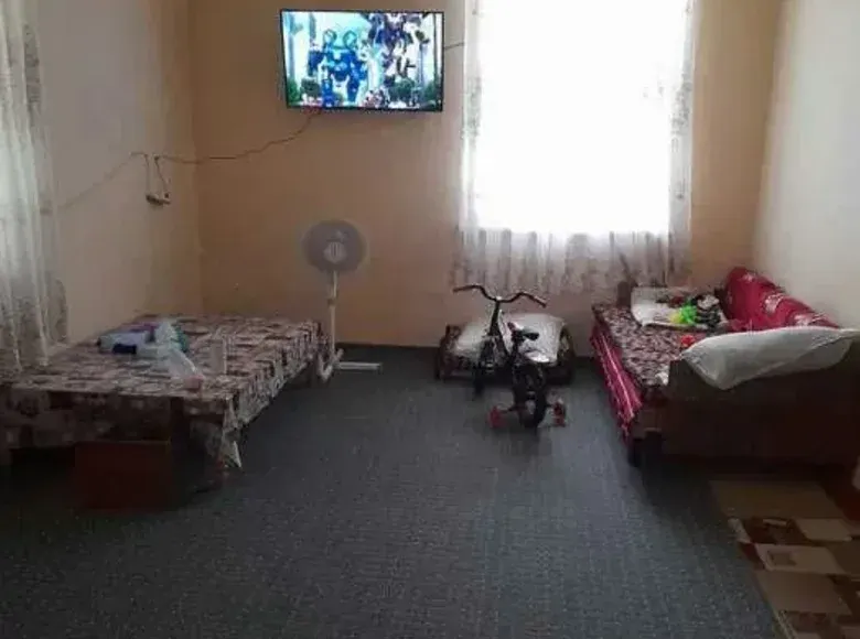 Продаётся 2-комнатная квартира, 38 м², 1/2 этаж — Алмазарский район