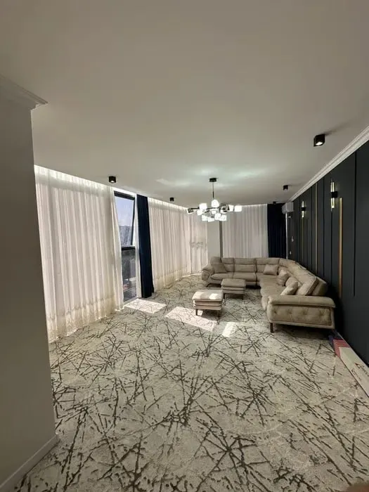 Сдаётся 4-комнатная квартира, 124 м², 6/7 этаж — Шайхантахурский район