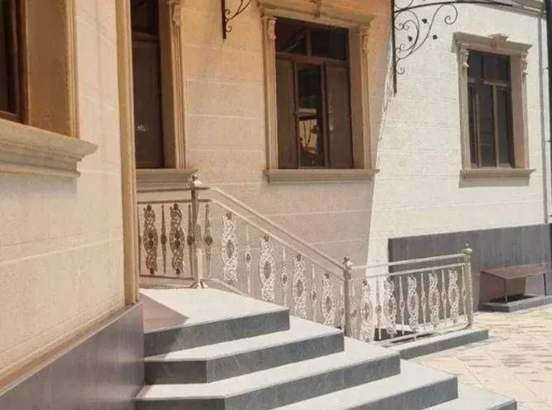 Сотилади 11 хонали ҳовли уй, 6.2 сотих, 700 м² — Яшнобод тумани