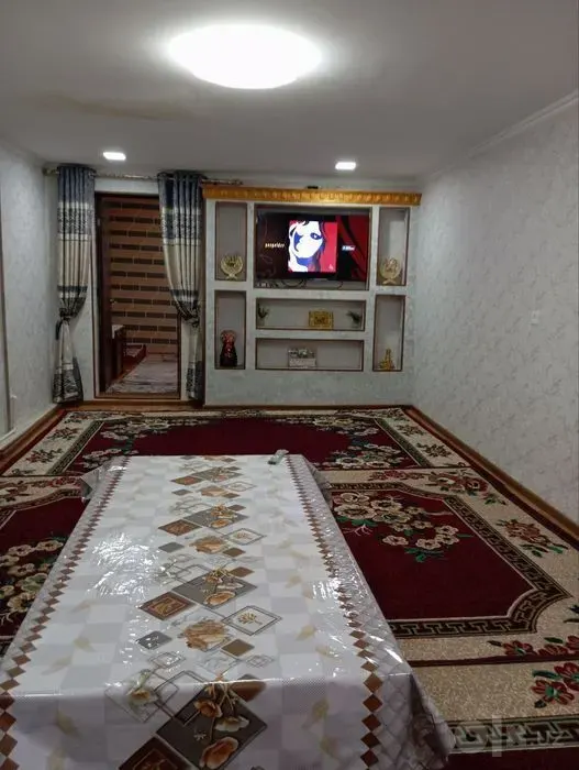 Сотилади 6 хонали ҳовли уй, 6 сотих, 180 м², 1 қаватли — Қибрай тумани