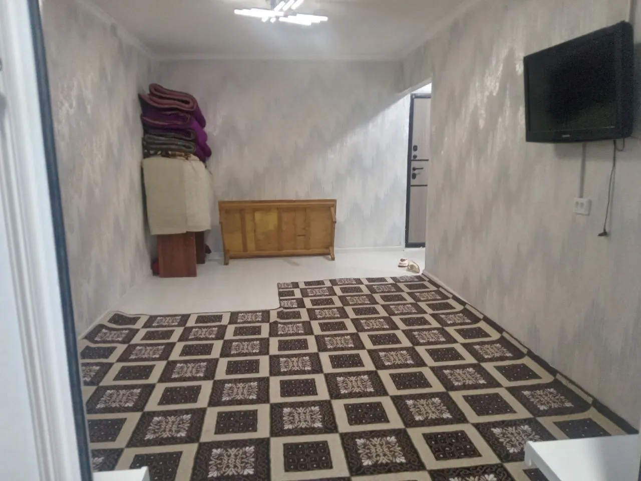 Сотилади 1 хонали квартира, 38 м², 2/4 қават — Чирчиқ шаҳри