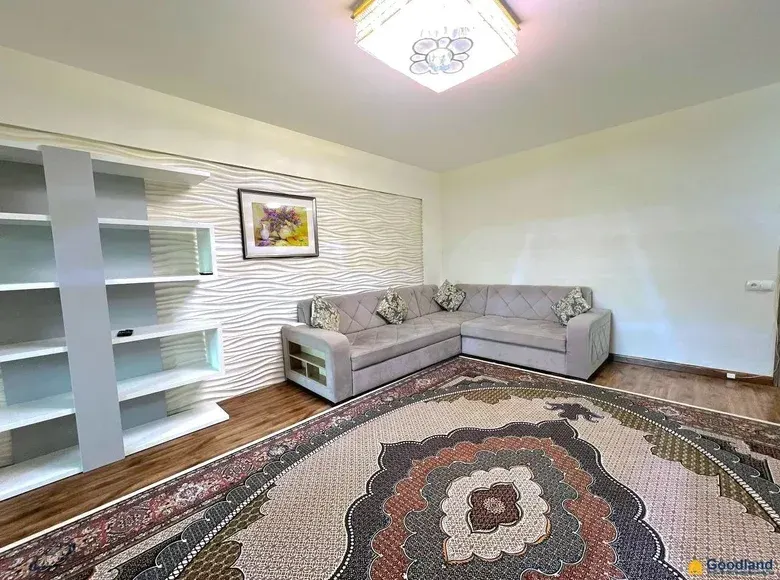 Продаётся 4-комнатная квартира, 100 м², 3/4 этаж — Яккасарайский район