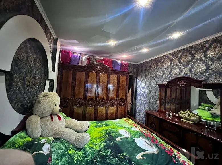 Сотилади 2 хонали квартира, 10 м², 1/4 қават — Гулистон шаҳри