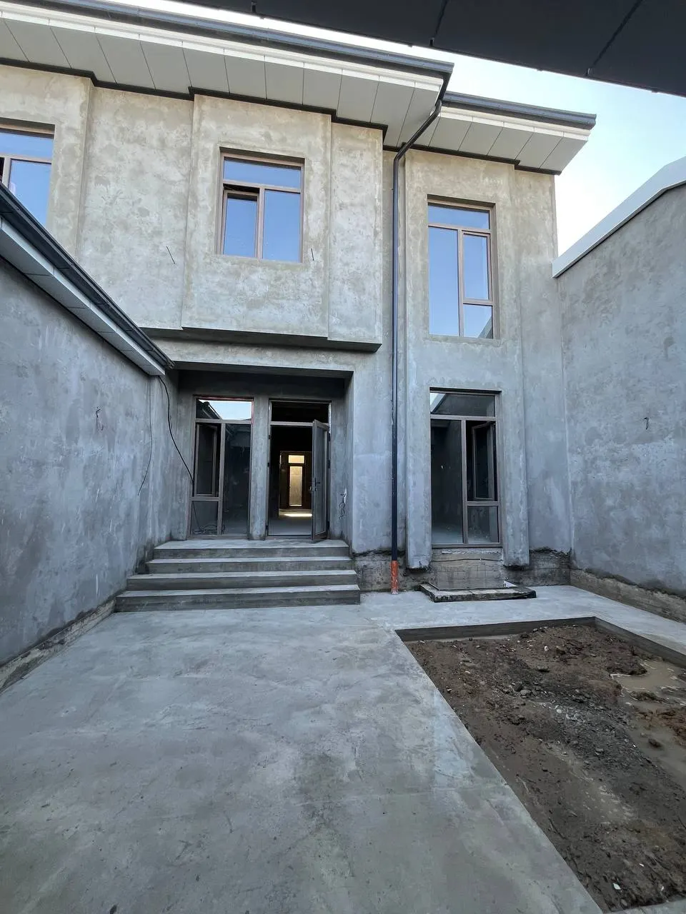 Sotiladi 7 xonali hovli uy, 1.7 sotix — Yangihayot tumani