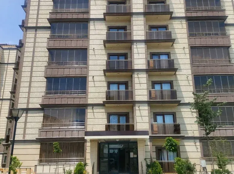 Сдаётся 3-комнатная квартира, 82 м², 1/9 этаж — Яккасарайский район