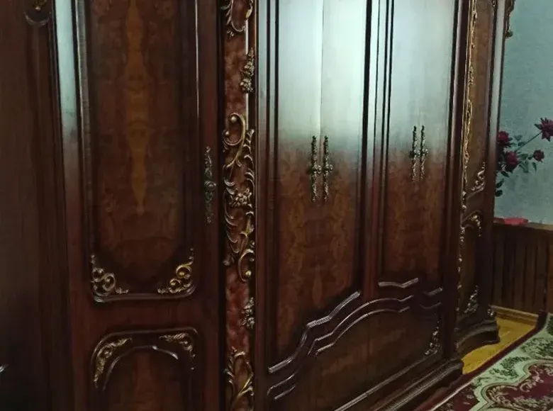 Сотилади 10 хонали ҳовли уй, 0.1 сотих, 1200 м², 2/2 қават — Миробод тумани