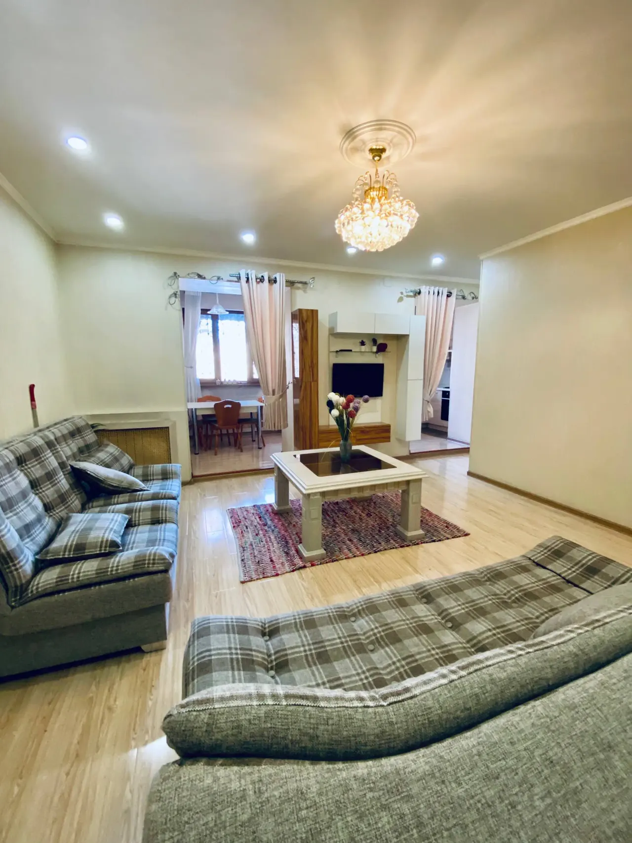 Sotiladi 4 xonali kvartira, 105 m², 3/4 qavat — Mirobod tumani