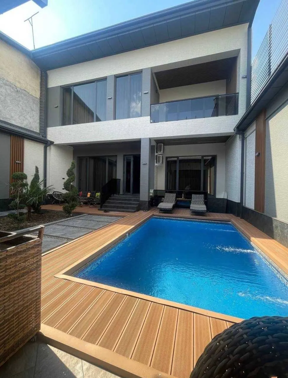 Ijaraga beriladi 5 xonali hovli uy, 4 sotix, 350 m², 2 qavatli — Mirobod tumani