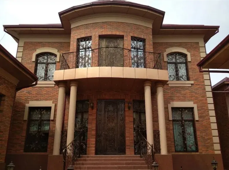 Сотилади 8 хонали ҳовли уй, 600 м² — Яккасарой тумани