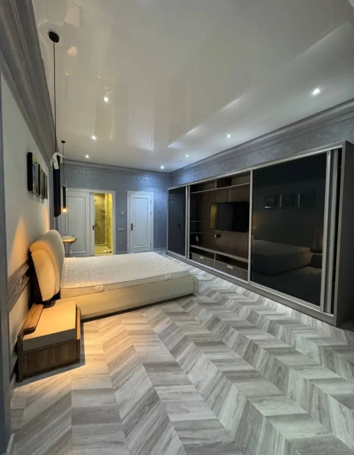 Сдаётся 4-комнатная квартира, 170 м², 5/8 этаж — Мирабадский район