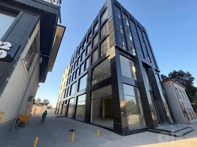 Продаётся коммерческое помещение, 2000 м², 1/5 этаж — Шайхантахурский район