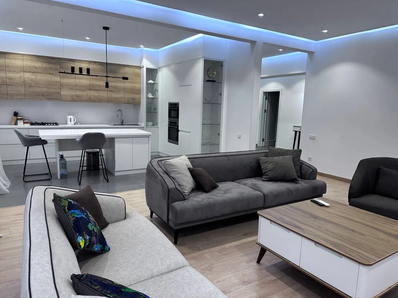 Сдаётся 3-комнатная квартира, 130 м², 3/8 этаж — Мирабадский район