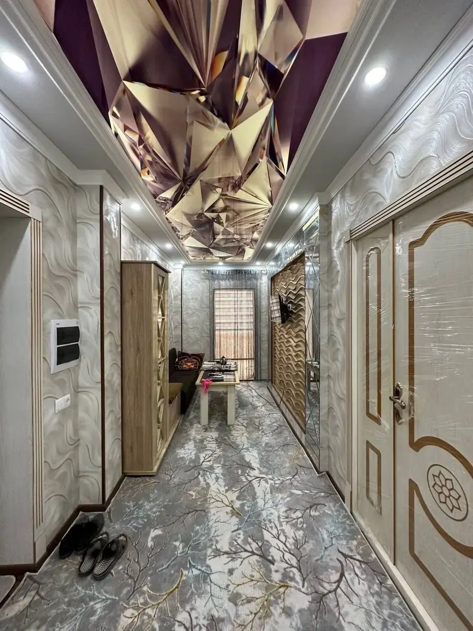 Продаётся 3-комнатная квартира, 97 м², 1/4 этаж — Карши
