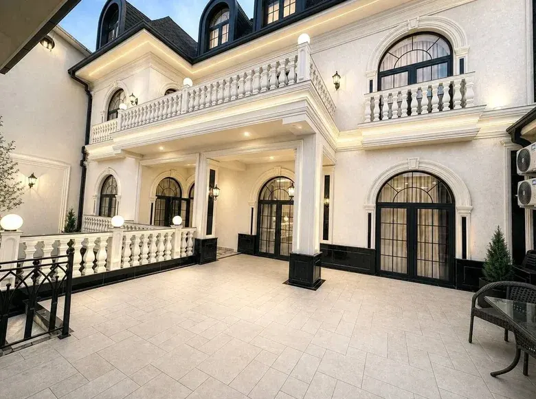 Сотилади 12 хонали ҳовли уй, 4 сотих, 900 м² — Учтепа тумани