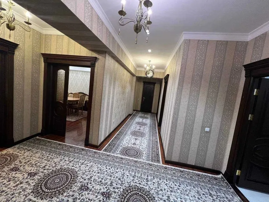 Сдаётся 4-комнатная квартира, 133 м², 5/7 этаж — Шайхантахурский район