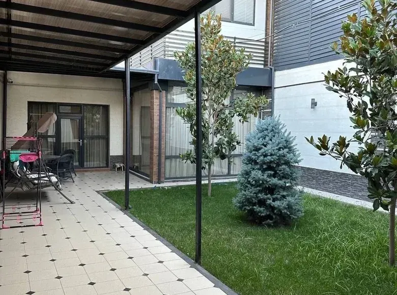 Сотилади 6 хонали ҳовли уй, 300 м² — Мирзо Улуғбек тумани