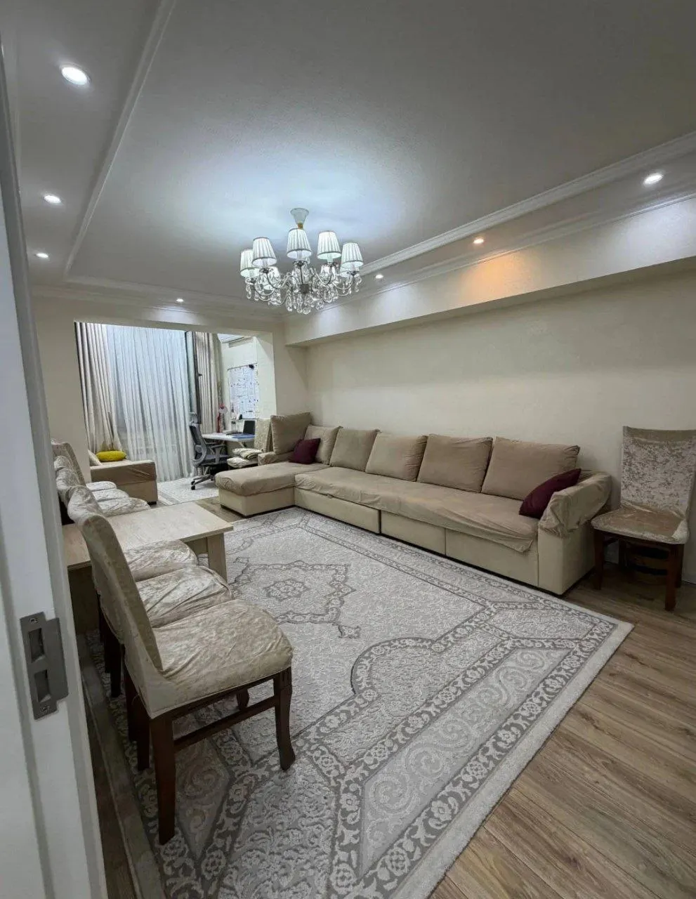 Продаётся 4-комнатная квартира, 87 м², 1/4 этаж — Юнусабадский район