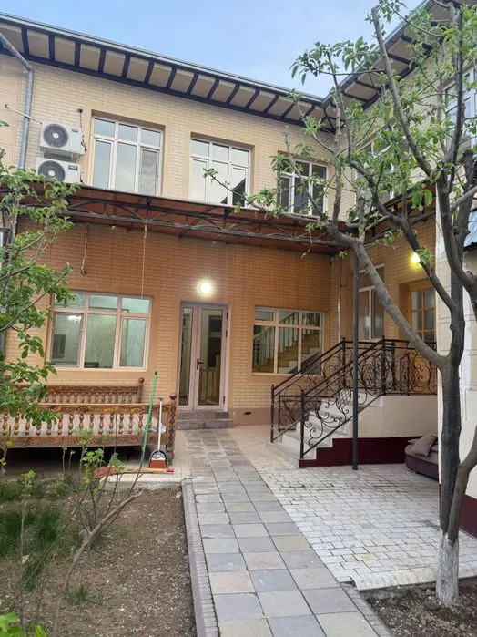 Ijaraga beriladi 5 xonali hovli uy, 230 m² — Mirzo Ulugʻbek tumani