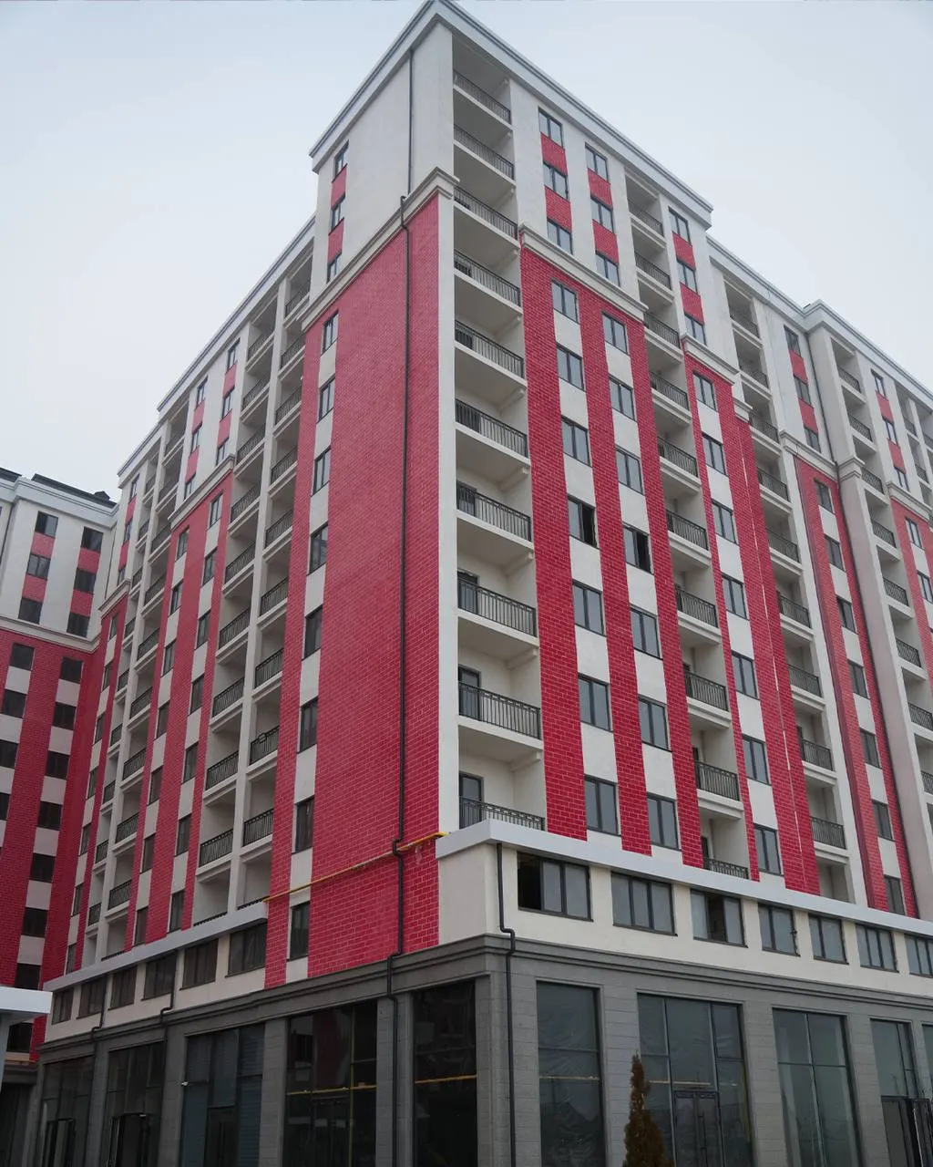 Sotiladi 3 xonali kvartira, 74 m², 3/12 qavat — Yangihayot tumani