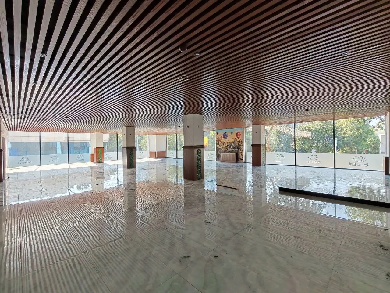 Ijaraga beriladi tijorat binosi, 1150 m², 2/3 qavat — Mirobod tumani