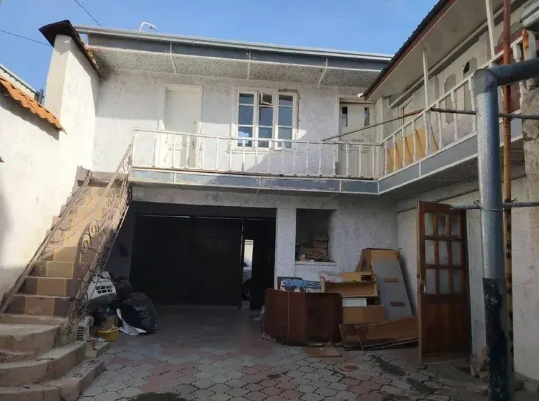 Sotiladi 6 xonali hovli uy, 120 m² — Mirobod tumani