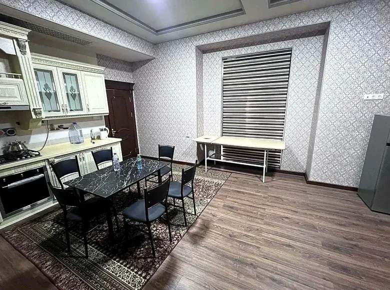 Сдаётся 5-комнатный дом, 200 м², 1/2 этаж — Шайхантахурский район