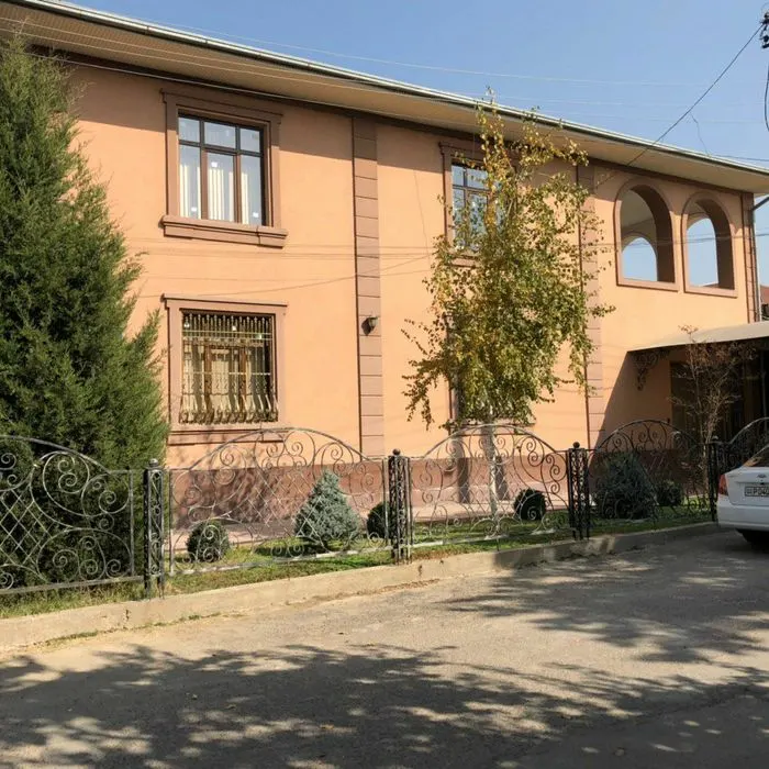 Ijaraga beriladi 6 xonali hovli uy, 5 sotix — Yakkasaroy tumani