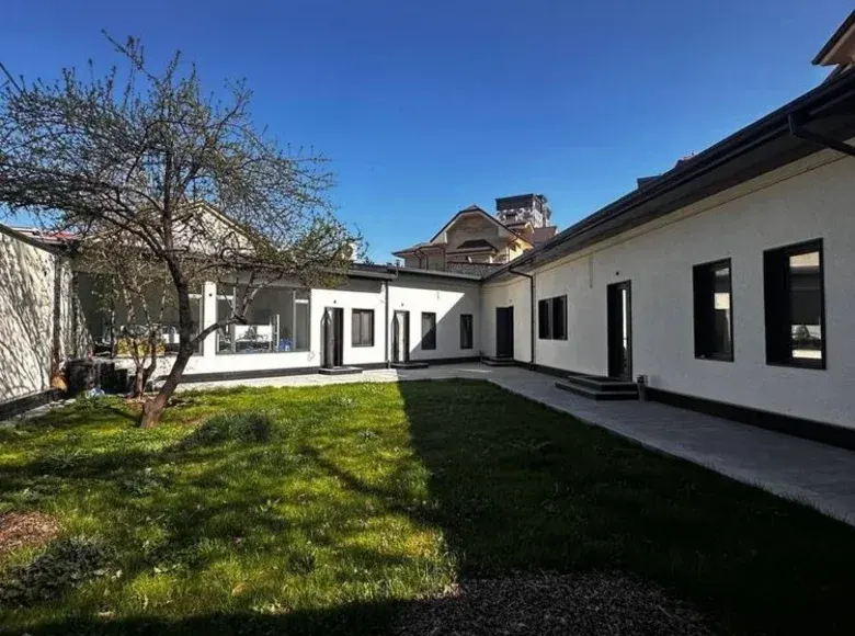 Ijaraga beriladi tijorat binosi, 200 m² — Mirobod tumani