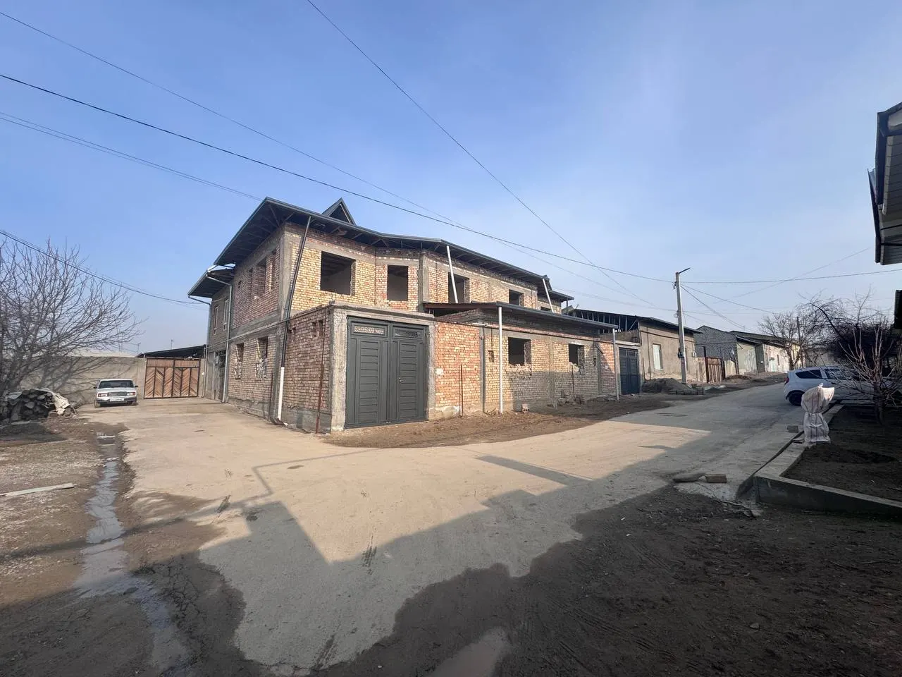 Сотилади 5 хонали ҳовли уй, 1.6 сотих, 200 м² — Тошкент вилояти