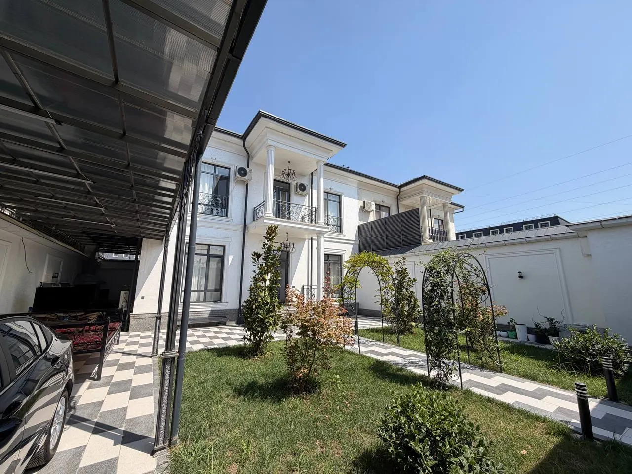 Sotiladi 6 xonali hovli uy, 3,5 sotix, 2 qavatli — Toshkent tumani
