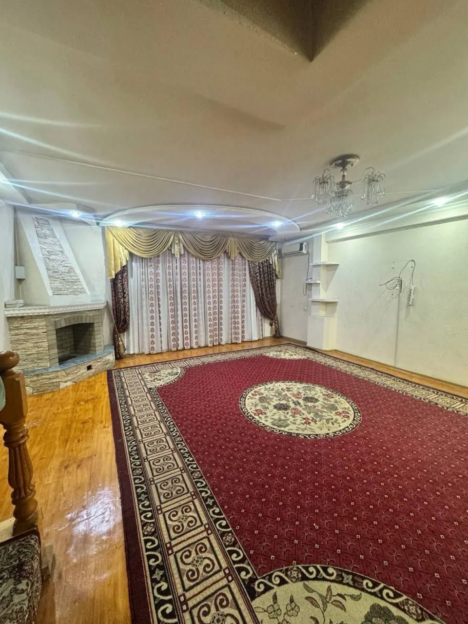 Продаётся 4-комнатная квартира, 110 м², 3/4 этаж — Яккасарайский район