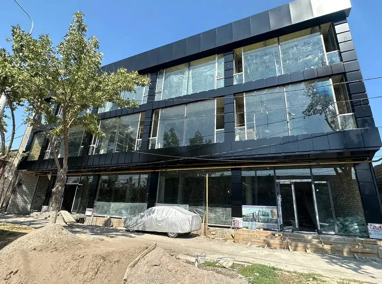 Сотилади тижорат биноси, 1000 м², 3 сотих — Юнусобод тумани