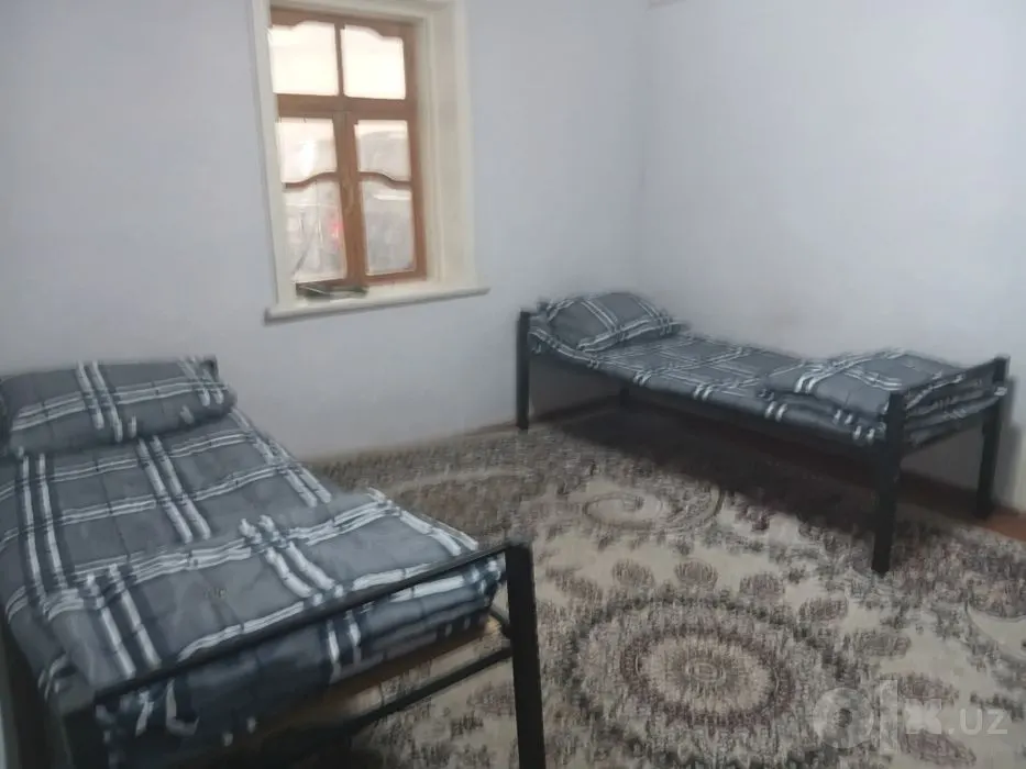 Ижарага берилади 6 хонали ҳовли уй, 200 м², 1 қаватли — Чирчиқ шаҳри