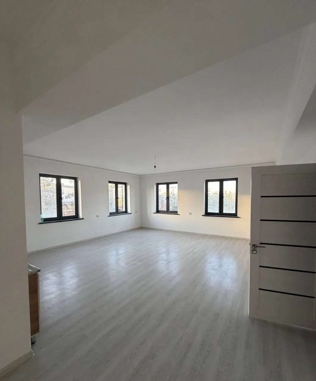 Sotiladi 4 xonali kvartira, 160 m², 2/8 qavat — Yashnobod tumani