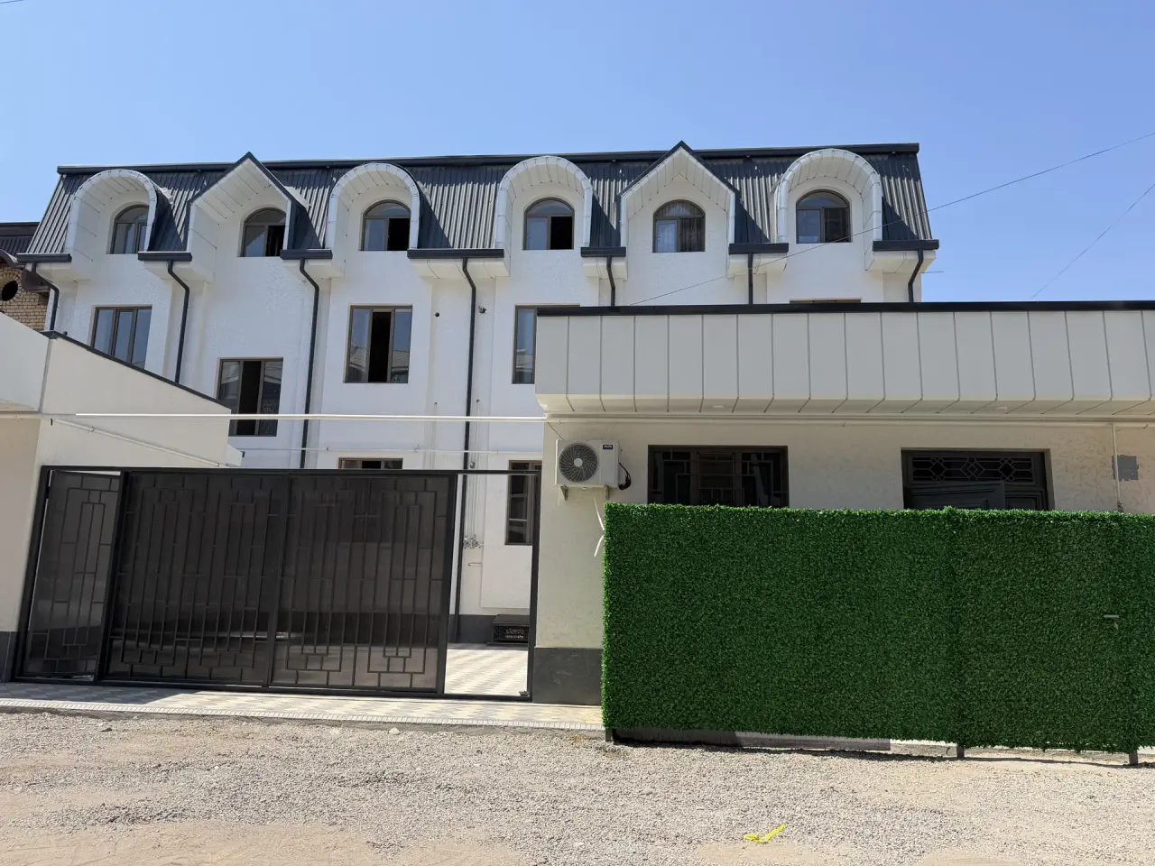 Продаётся 5-комнатная квартира, 140 м², 2/3 этаж — Ташкентский район