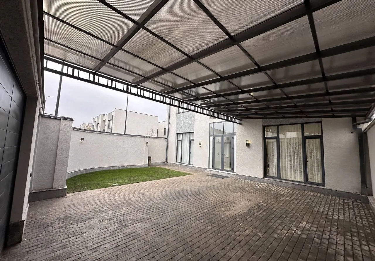 Сдаётся 6-комнатный дом, 3 сот., 220 м², 2/2 этаж — Мирабадский район