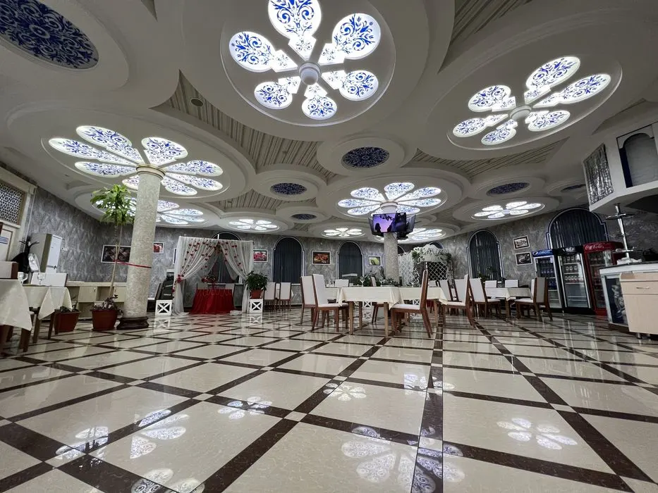 Sotiladi tijorat binosi, 1110 m², 6 sotix, 2/2 qavat — Olmazor tumani