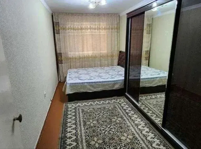 Сдаётся 2-комнатная квартира, 65 м², 1/3 этаж — Яккасарайский район