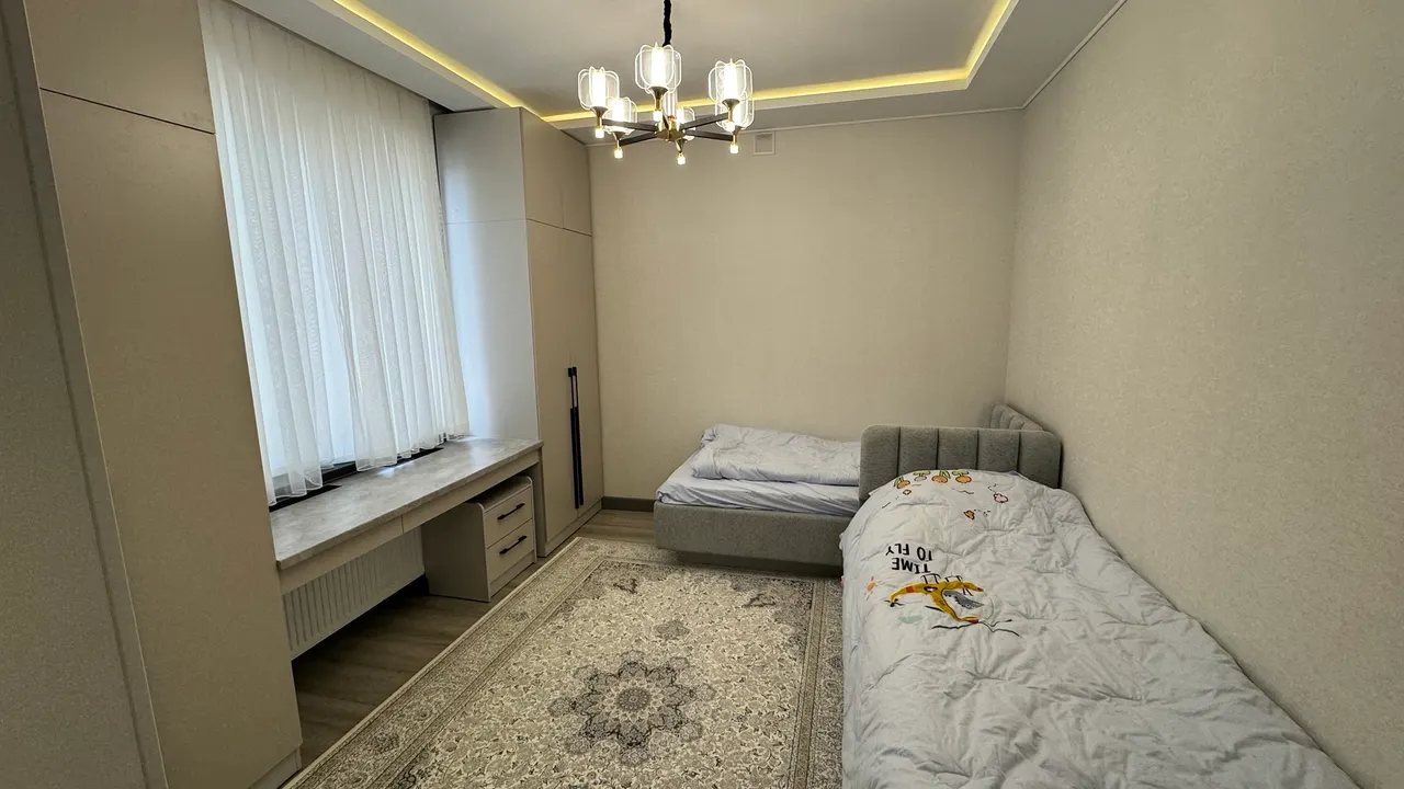 Продаётся 6-комнатный дом, 1.8 сот., 3/3 этаж — Кибрайский район