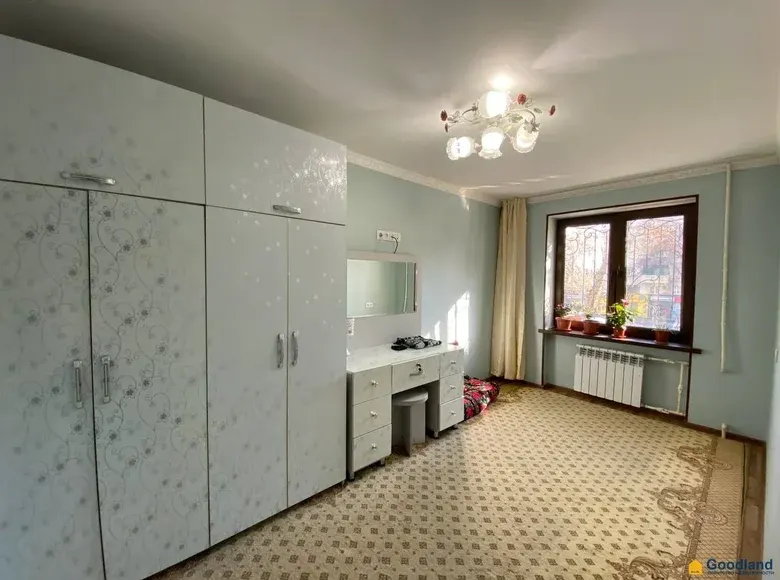 Сотилади 4 хонали квартира, 90 м², 2/5 қават — Мирзо Улуғбек тумани